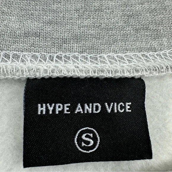 NWOT Hype and Vice UMASS Cropped Sweatshirt Womens Small Gray Black Colorblock - Picture 3 of 7